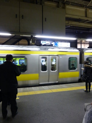 Sobu Line train with snow on the roof